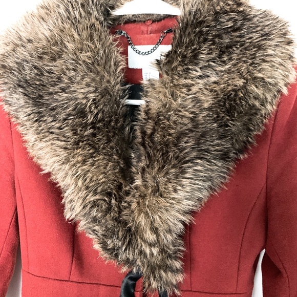 Fitted coat with detachable faux fur collar - Picture 7 of 8